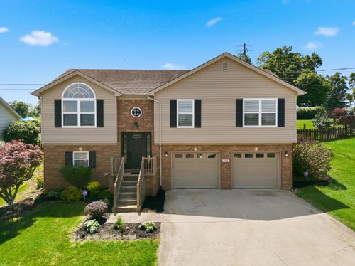 124 White Cliffs Ln, Frankfort, KY, 40601-2070 | Card Image