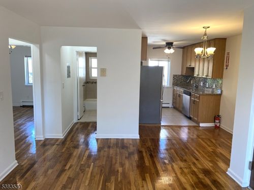 c3e-372 Valley St, South Orange, NJ, 07079-2882 | Card Image