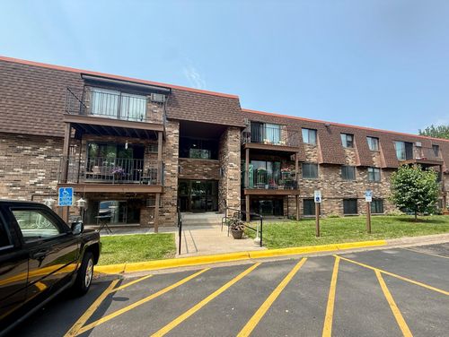 apt-104-30675 Park St, Lindstrom, MN, 55045-9618 | Card Image