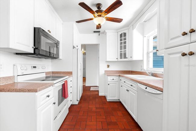 Kitchen | Image 11