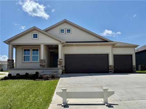 31401 W 85th Ter, De Soto, KS, 66018-9103 | Card Image