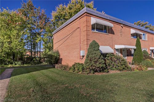 1532 Severn Ln, Wickliffe, OH, 44092-1055 | Card Image