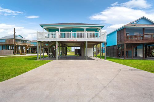 988 Gulf Rd, Crystal Beach, TX, 77650 | Card Image
