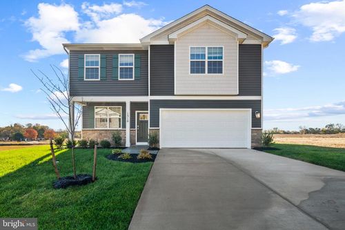 668 Armstrong Ave, HAGERSTOWN, MD, 21740-8186 | Card Image