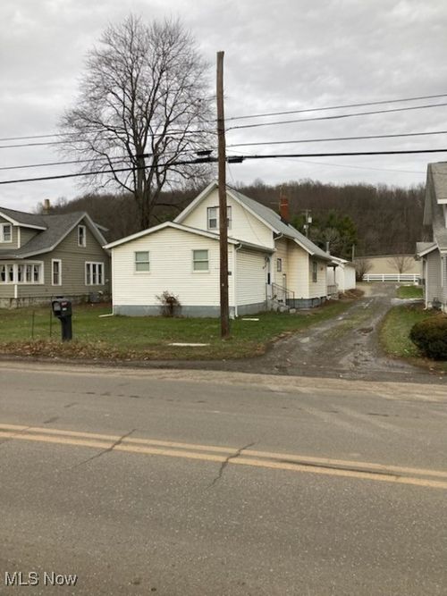 6531 Columbia Rd Nw, Dover, OH, 44622-7683 | Card Image