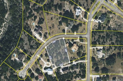 133 Macaw Ln, Spring Branch, TX, 78070-5349 | Card Image