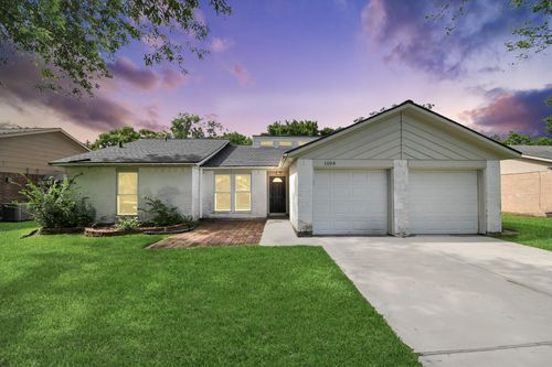 1104 N Heron Dr, Seabrook, TX, 77586-2516 | Card Image