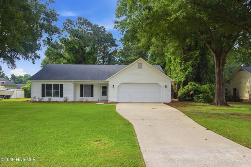 207 Forest Oaks Dr, New Bern, NC, 28562-9079 | Card Image