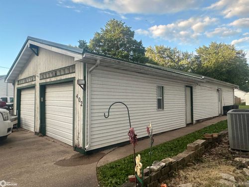 402 N Park Street, Mediapolis, IA, 52637 | Card Image
