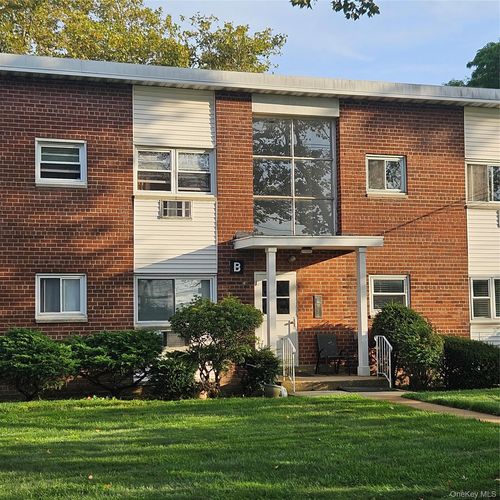 b1d-125 Hempstead Gardens Dr, West Hempstead, NY, 11552-2604 | Card Image