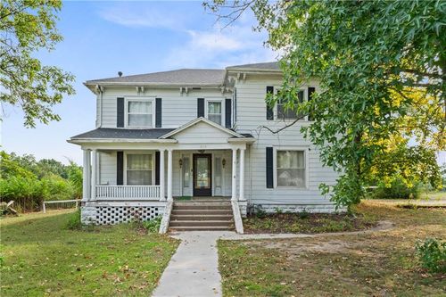 909 S Locust St, Sweet Springs, MO, 65351-1517 | Card Image