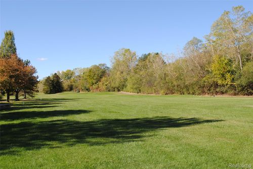 719 Upper Scotsborough Way, Bloomfield Hills, MI, 48304-3827 | Card Image