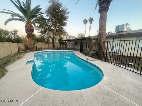2918 W Glendale Ave, Phoenix, AZ, 85051-8433 | Card Image