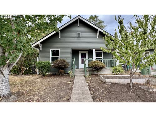 1207 E 11th St, Newberg, OR, 97132-3648 | Card Image