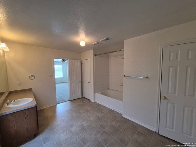 100 Hinge Iron, House other with 4 bedrooms, 3 bathrooms and null parking in Cibolo TX | Image 14