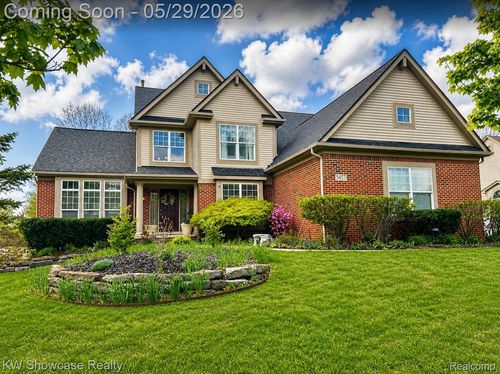 5457 Shelton Dr, Commerce Twp, MI, 48382-5106 | Card Image