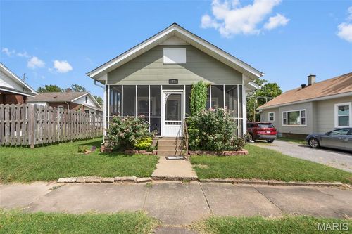 12 N West End Blvd, Cape Girardeau, MO, 63701-5304 | Card Image