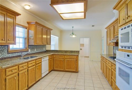 5009 Congressional Ct, College Station, TX, 77845-8951 | Card Image