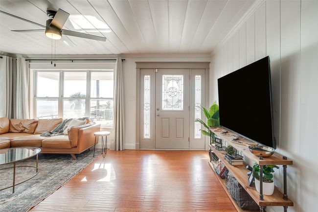 Entryway featuring healthy amount of natural light, crown molding, ceiling fan, and light wood-style floors | Image 9