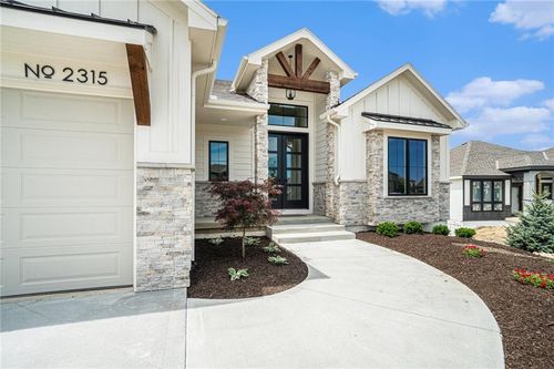 2315 Sw Serena Pl, Lee's Summit, MO, 64082-2222 | Card Image