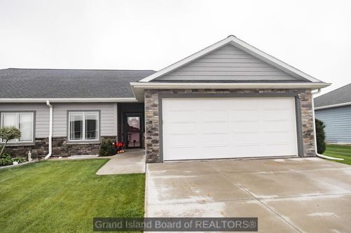 811 Remington Dr, Kearney, NE, 68847-6414 | Card Image