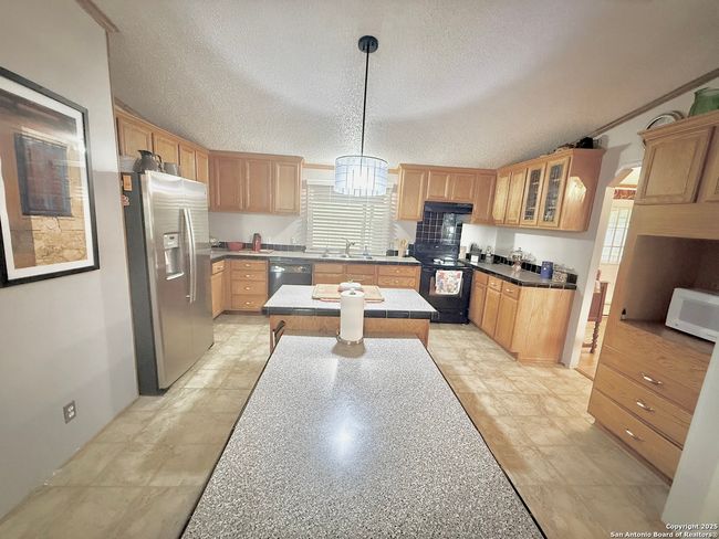 1085 Zane Grey Ln, House other with 4 bedrooms, 3 bathrooms and null parking in Spring Branch TX | Image 8