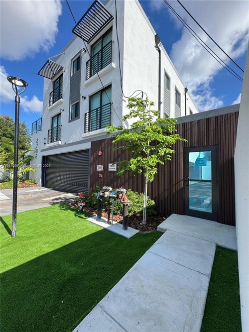 2-2782 Nw 46th St, Miami, FL, 33142-3518 | Card Image