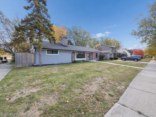 2456 Maplewood Ave, Royal Oak, MI, 48073-3833 | Card Image