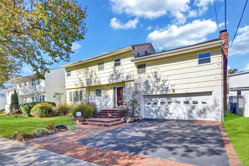 25 Park Cir, Cedarhurst, NY, 11516-1024 | Card Image