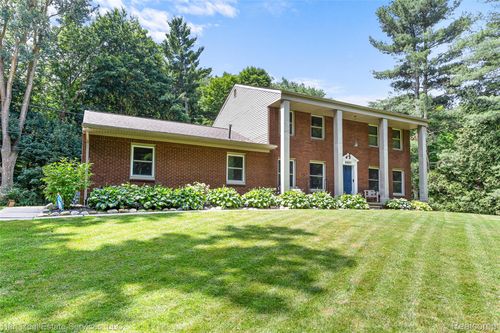 9401 Mcclumpha Rd, Plymouth, MI, 48170-3461 | Card Image