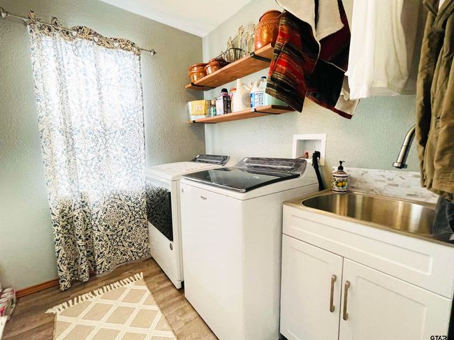 902 S Florey Ave, House other with 3 bedrooms, 2 bathrooms and null parking in Mt Pleasant TX | Image 12