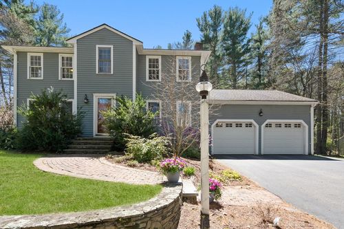43 Maple Street, Norfolk, MA, 02056 | Card Image