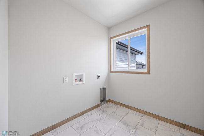 Upper Level Laundry | Image 28