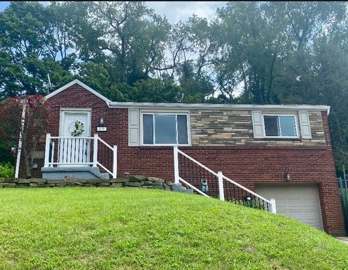 89 W Bruceton Rd, Pleasant Hills, PA, 15236-4284 | Card Image