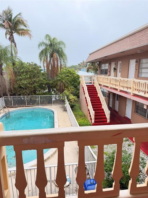 203-241 Se 9th Ave, Pompano Beach, FL, 33060-7336 | Card Image