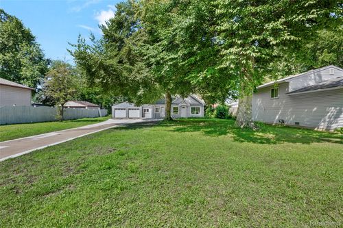 641 Gilman St, Garden City, MI, 48135-3105 | Card Image