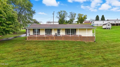 147 Seven Springs Dr, Castlewood, VA, 24224-5827 | Card Image