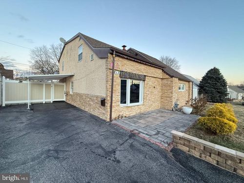 813 Piermont St, PHILADELPHIA, PA, 19116-3417 | Card Image