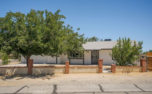 40104 166th St E, Lake Los Angeles, CA, 93591-3039 | Card Image