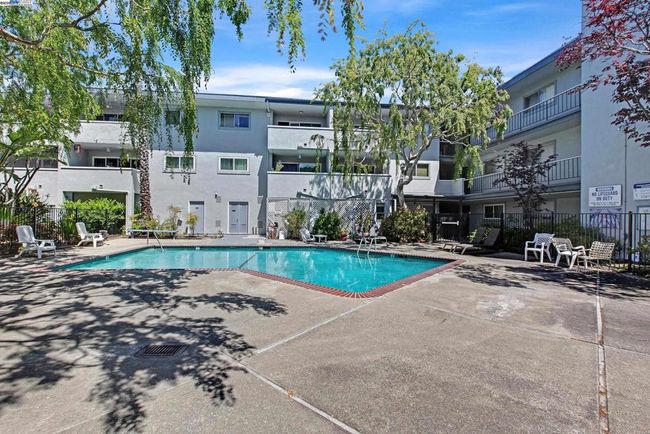 UNIT-212 - 325 Kitty Hawk Rd, Condo with 2 bedrooms, 1 bathrooms and 1 parking in Alameda CA | Image 27