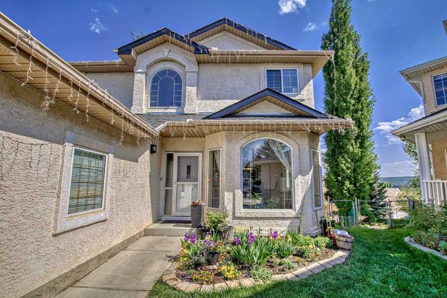 648 Scimitar Bay Nw, Home with 6 bedrooms, 4 bathrooms and 4 parking in Calgary AB | Image 3
