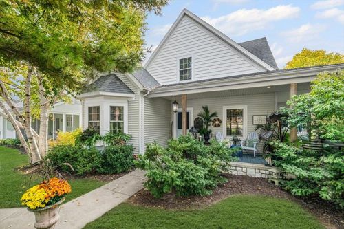 533 Upton Dr, Saint Joseph, MI, 49085-1092 | Card Image