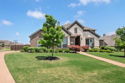 200 Rosetree Court, Home with 4 bedrooms, 3 bathrooms and 2 parking in Hewitt TX | Image 3