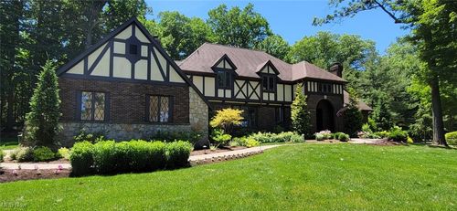 10242 Pinecrest Rd, Concord Township, OH, 44077-9795 | Card Image