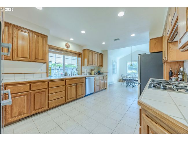 1705 River Pointe Loop, House other with 4 bedrooms, 2 bathrooms and 2 parking in Eugene OR | Image 9