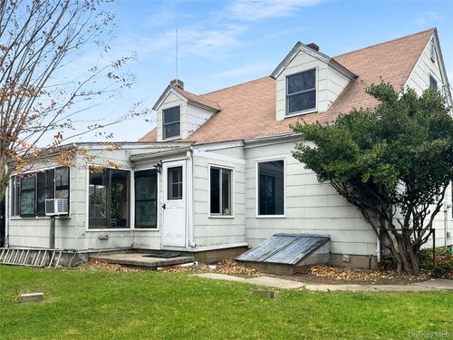 57 (aka 400) Wilmarth Ave, Greenport, NY, 11944-1121 | Card Image