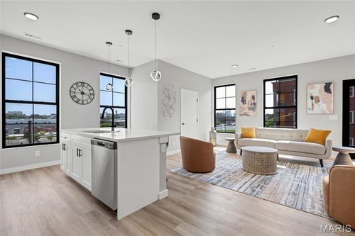 403-2300 Lasalle St, Saint Louis, MO, 63104-2421 | Card Image