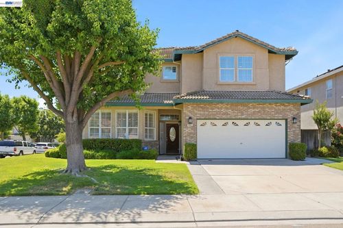 663 Clay Way, Ripon, CA, 95366-9564 | Card Image