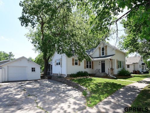 715 Park Ave, Milford, NE, 68405-1808 | Card Image