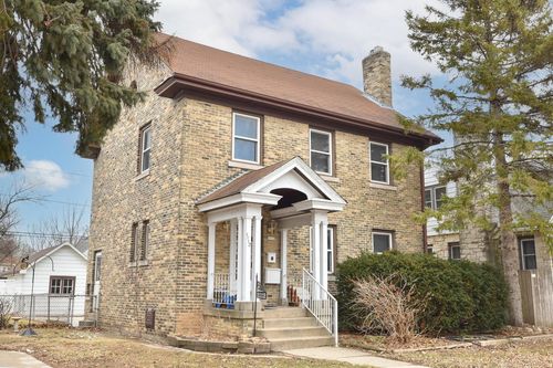 1112 S 77th Street, WEST ALLIS, WI, 53214 | Card Image